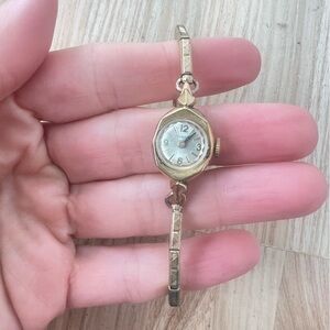 Vintage Timex ladies gold tone winding mechanical bracelet watch